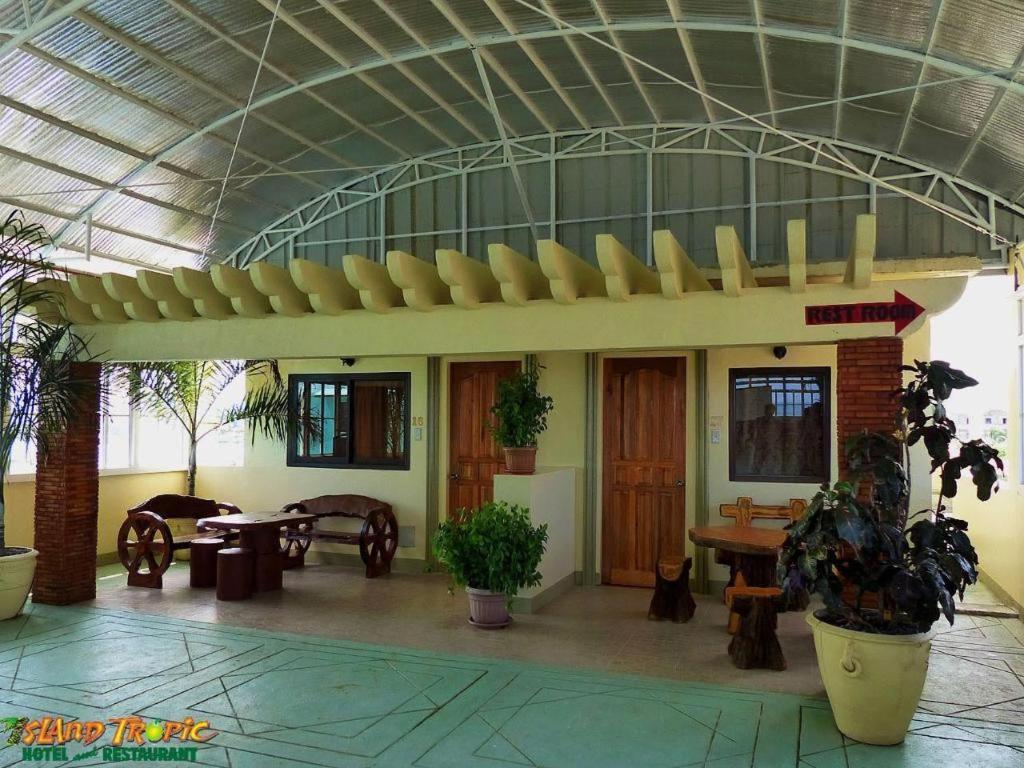 Island Tropic Hotel And Restaurant Alaminos Exterior foto